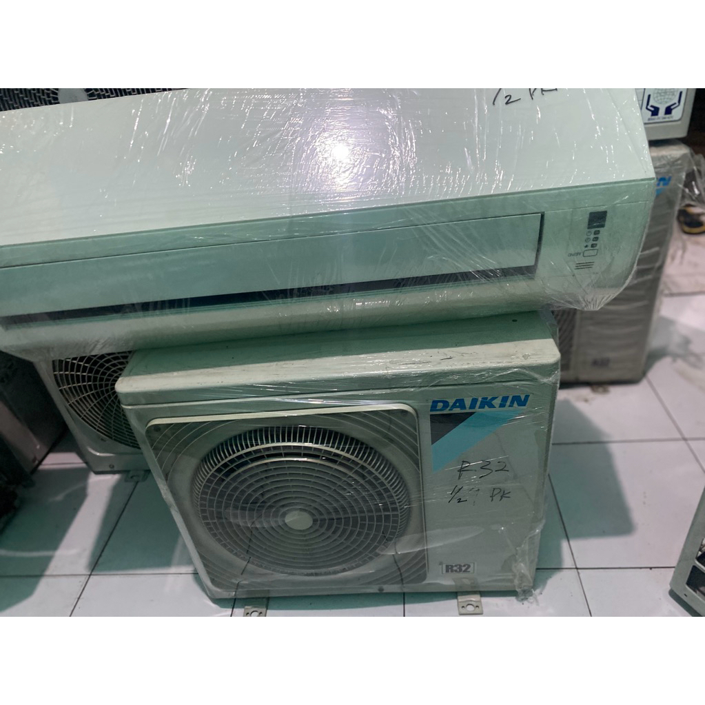 AC DAIKIN MALAYSIA 1/2PK R32 SECOND ORGINAL +PASANG