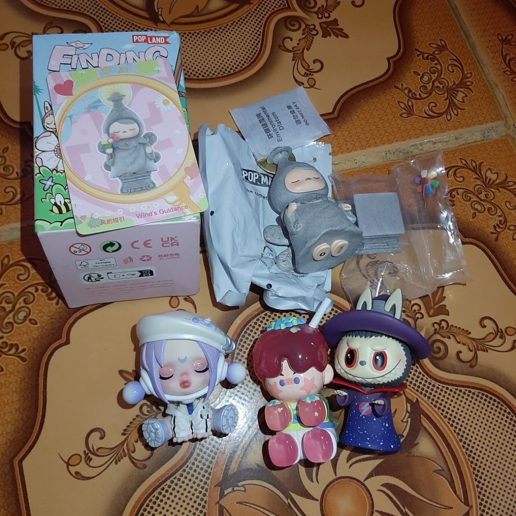 figure pop mart skullpanda city of nightm mediator , labubu the monster space adventures wizard, pin