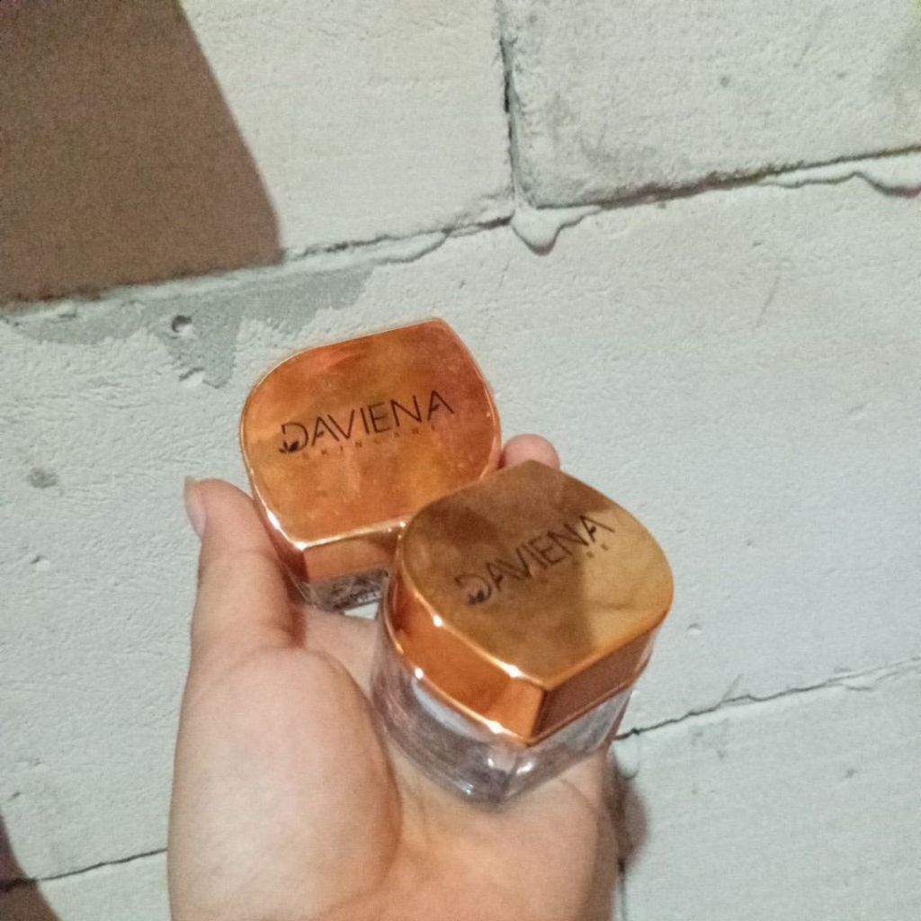 Preloved Day & Night cream Daviena skincare