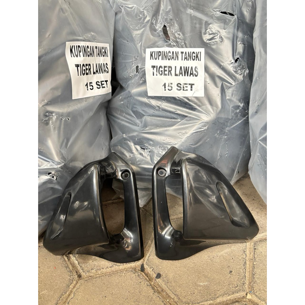 KUPINGAN TANGKI SAYAP TANGKI HONDA TIGER LAWAS TILAS TIGER 2000 OLD TERMURAH BAHAN BLUM CAT