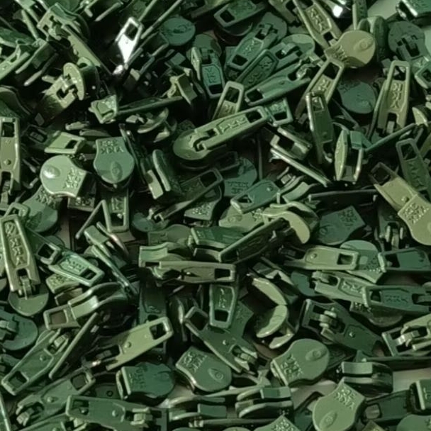 1 Pak isi 25 pcs Kepala Resleting Besi Cat YKK Coil gigi 3 nilon Hijau Army 566 Slider Puller Zipper