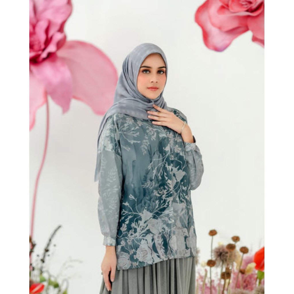 As Is Valvia Top Midnight Ria Miranda x Buttonscarves