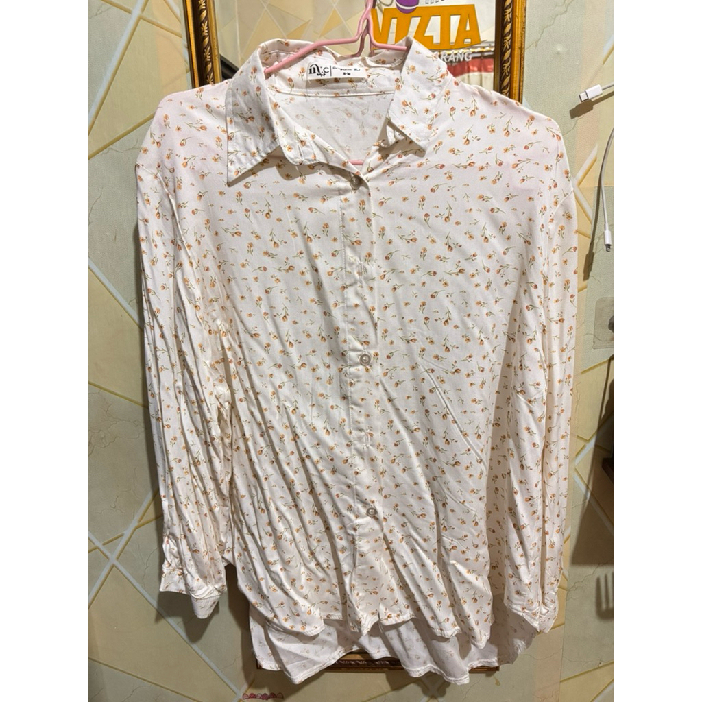 kemeja blouse wanita motif bunga kecil