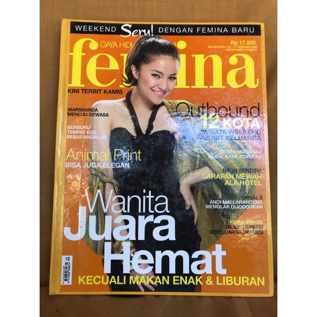 buku majalah femina