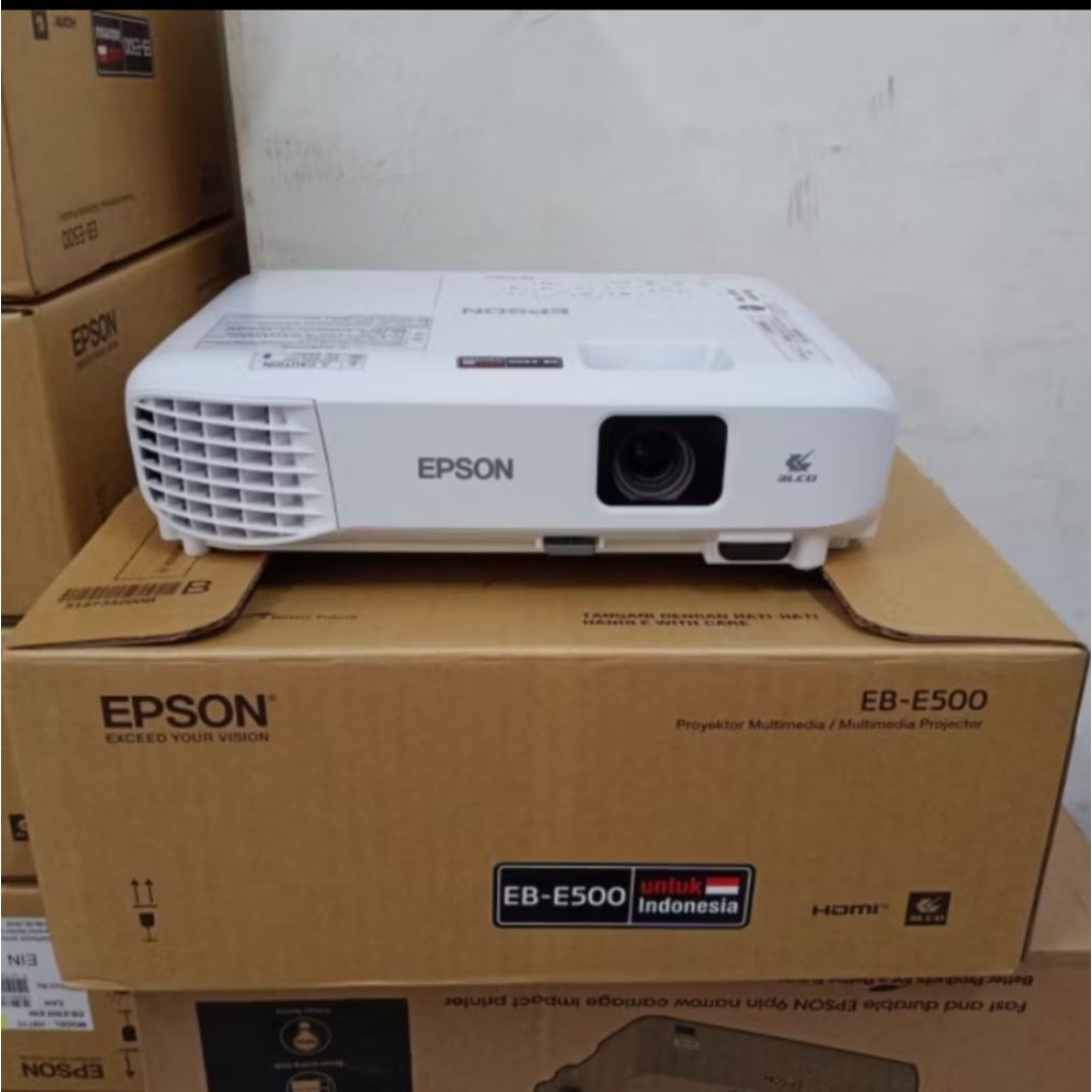PROYEKTOR LCD EPSON EB-E500