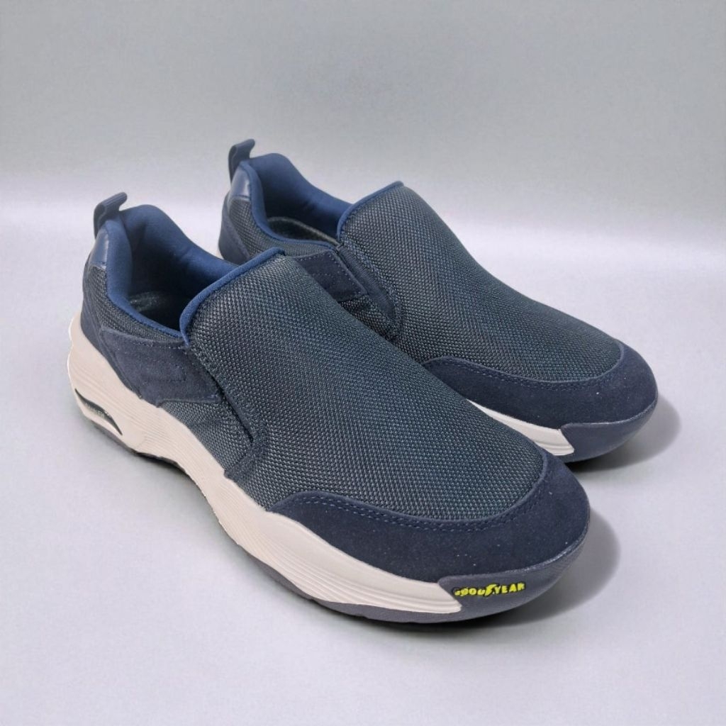 SEPATU ARCH FIT GOODYEAR/SKECHERS ULTRA GO GOODYEAR/SKECHERS MAN