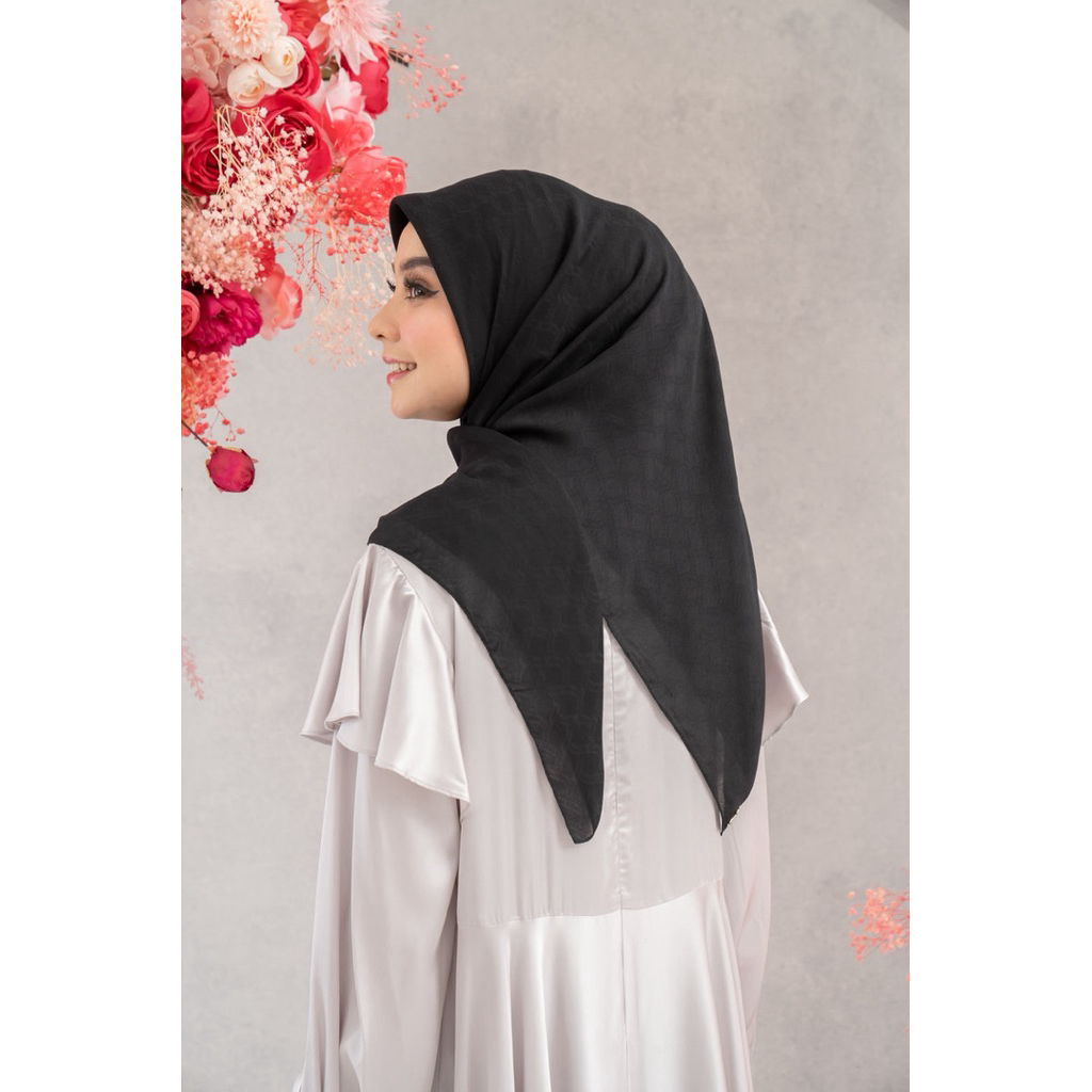 Klamby - Plain Scarf Monogram Chain