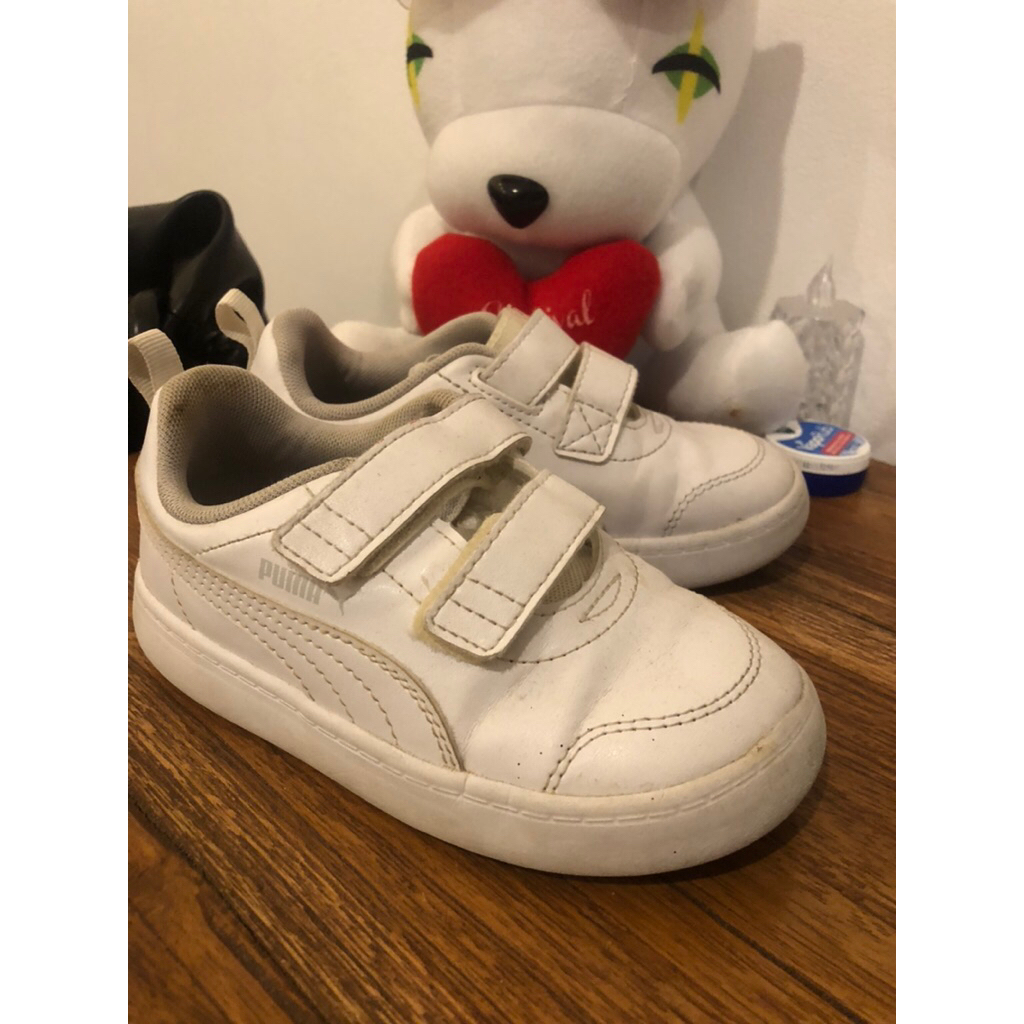 Sepatu anak sekolah PUMA putih Preloved