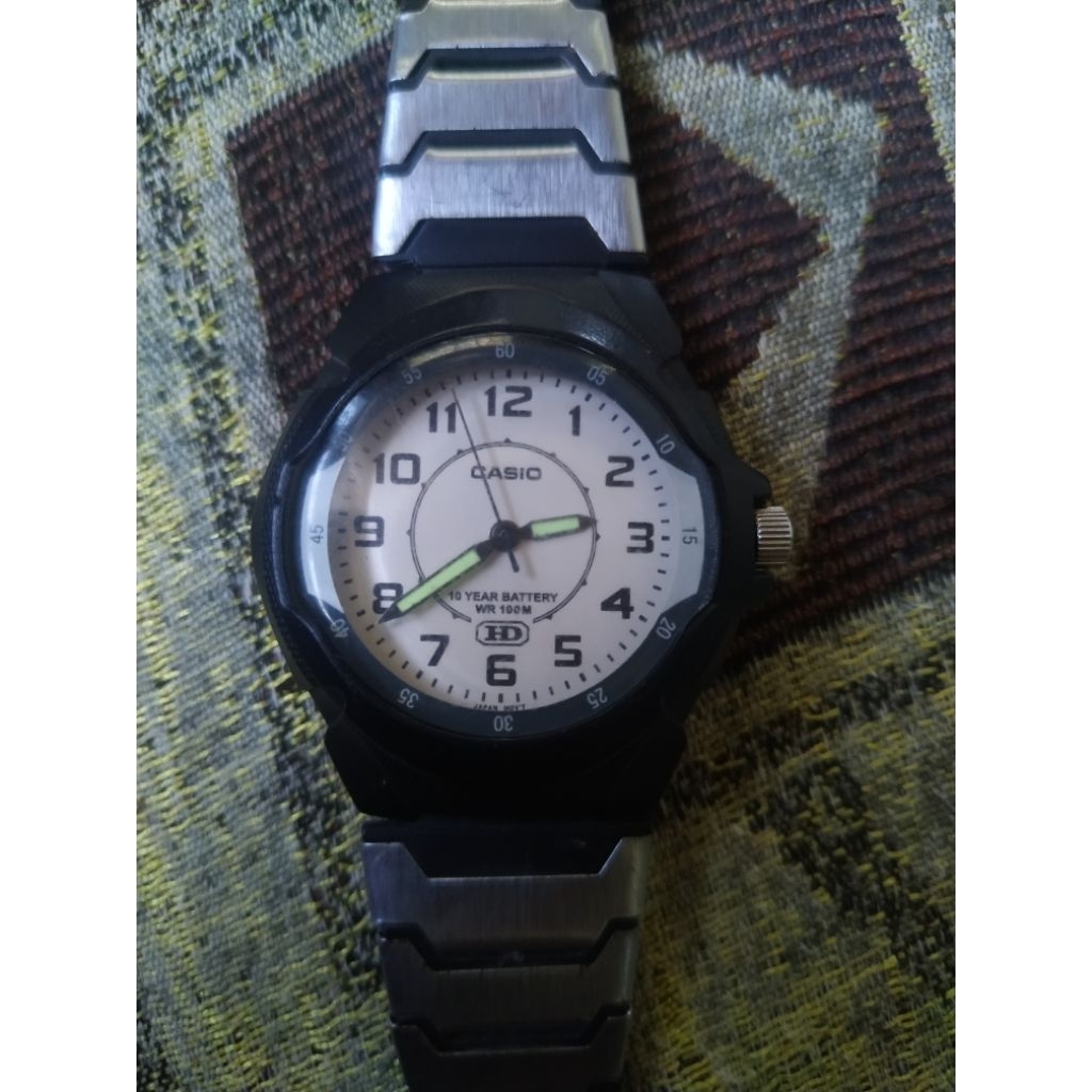 Casio HD Japan movt 1311 MW 600 vintage