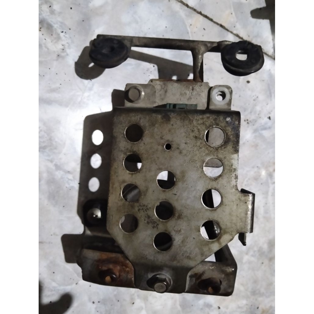 BREKET DUDUKAN TAMENG ORI SKYDRIVE SECOND