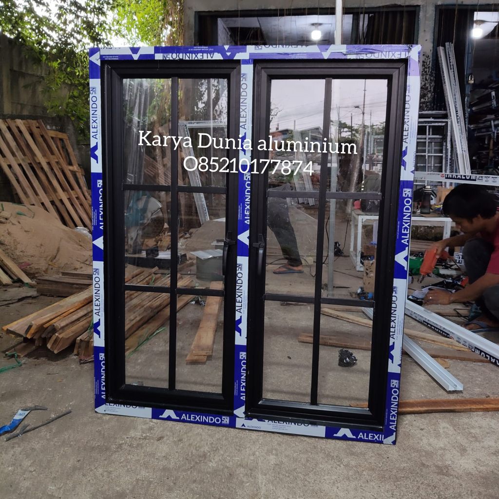 jendela aluminium jungkit 2 daun kaca 5mm kusen merek alexindo 3" ukuran L 100 x  T 100