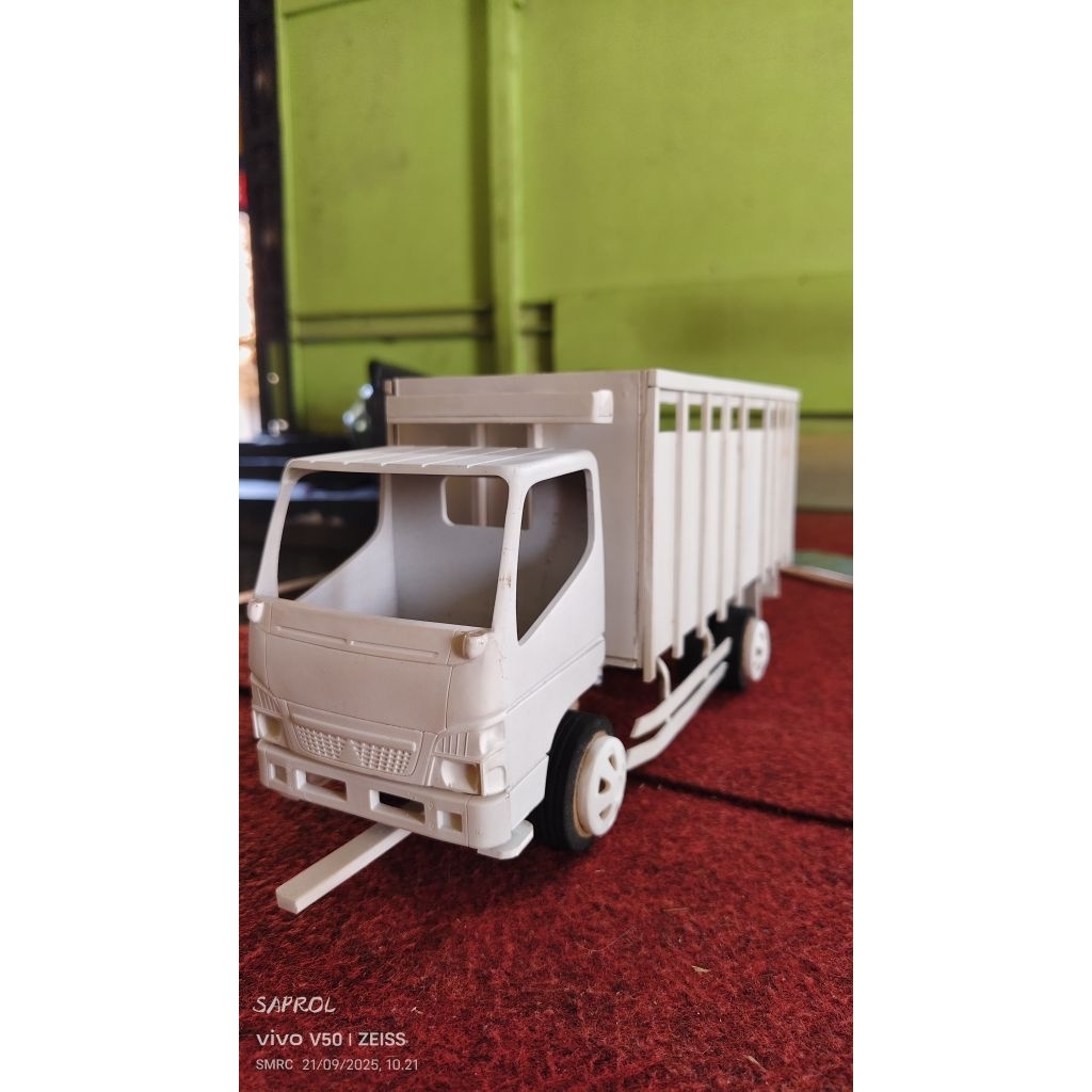miniatur truk canter herex style skla truk plastik