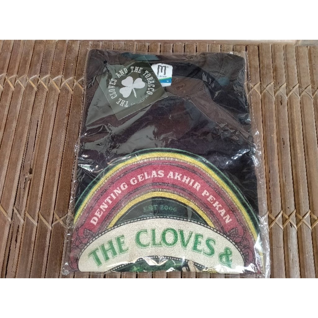 TS THE CLOVES ANS THE TOBACCO TCATT SIZE S