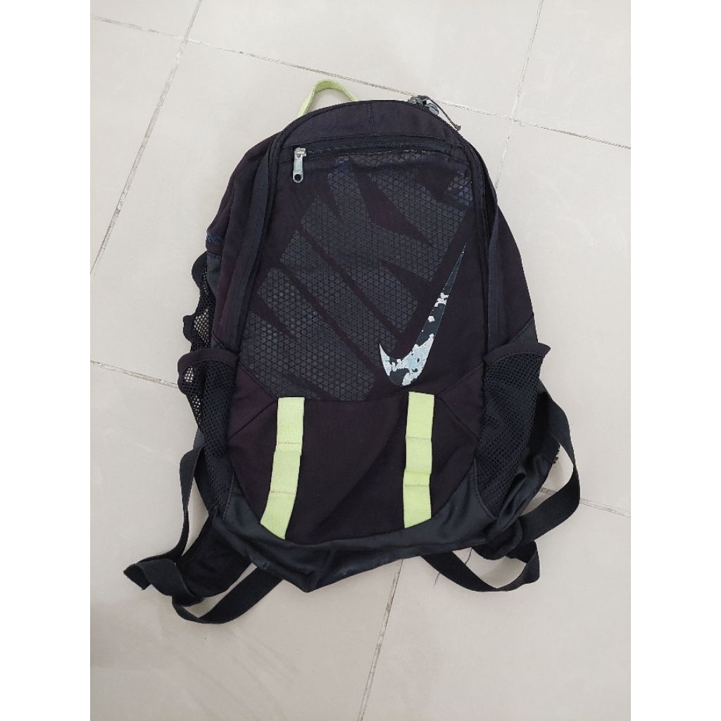 backpack nike preloved heavily used