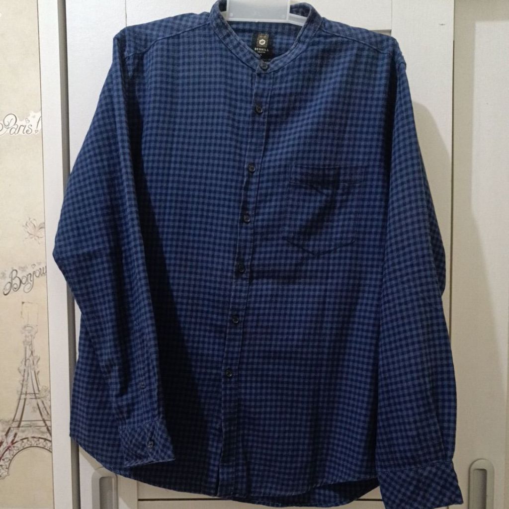Preloved second kemeja lengan panjang pria motif kotak navy benhill size L