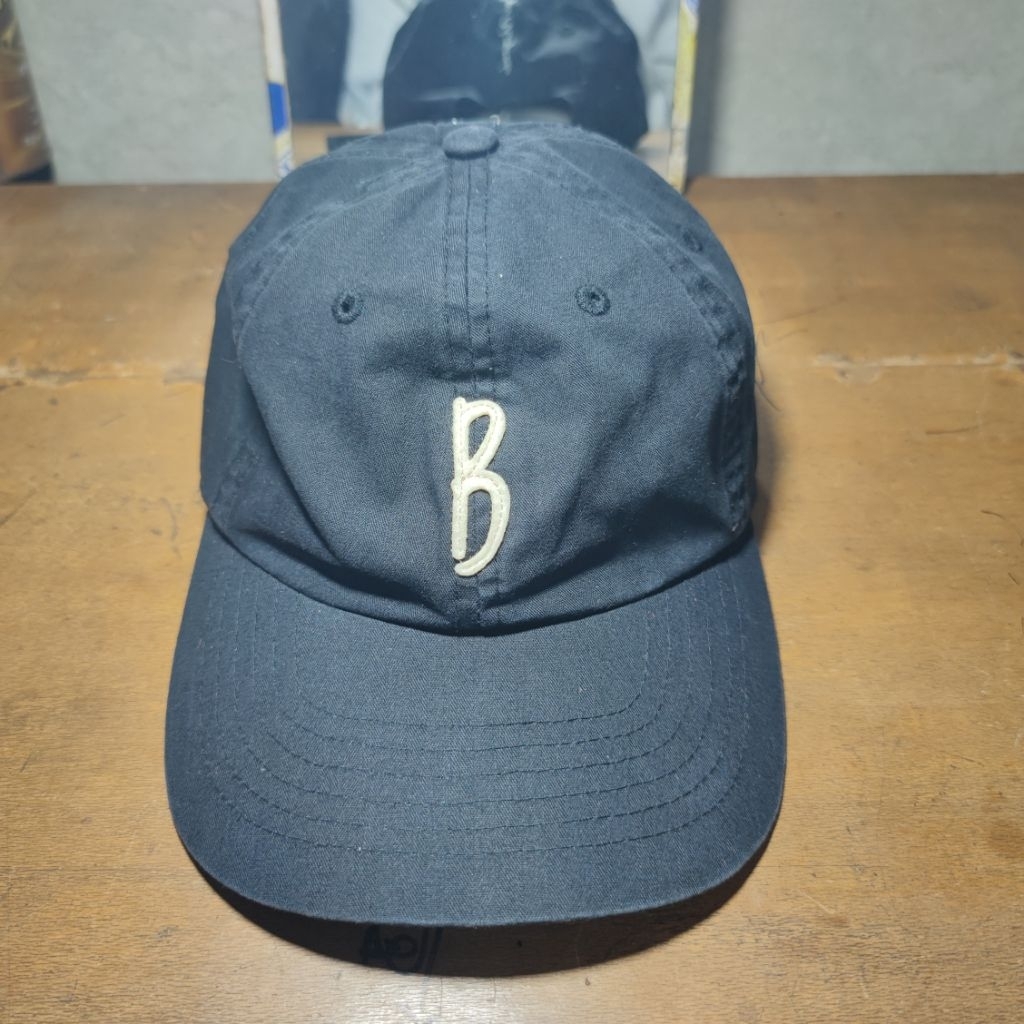 Topi Logo B
