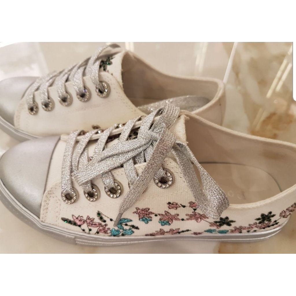 Preloved Sepatu sneakers Rotelli swarovski mata mata size 36 37