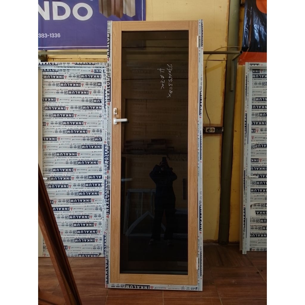 Kusen Pintu Kaca Aluminium