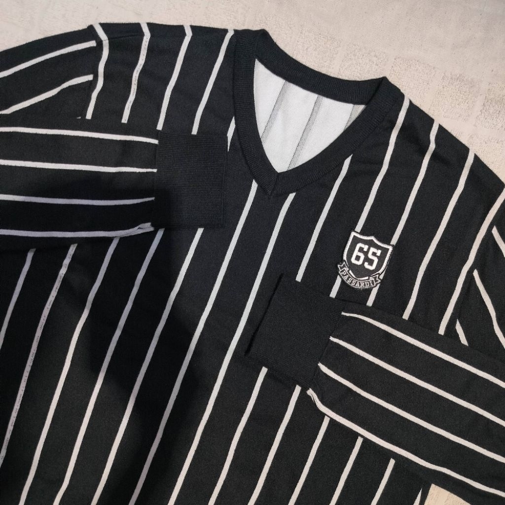 Crewneck Salur Hitam Putih Baseball (M / ld 104)