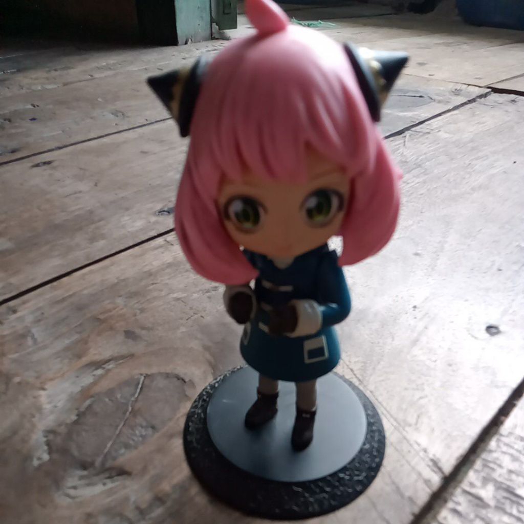 patung anime anya
