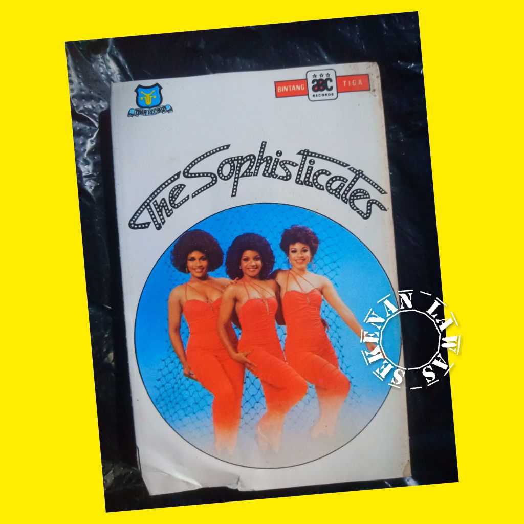 Kaset The Sophisticates - Self Title (Cover Dalam Ada Coretan) / Enteng Tanamal,Chris Kayhatu