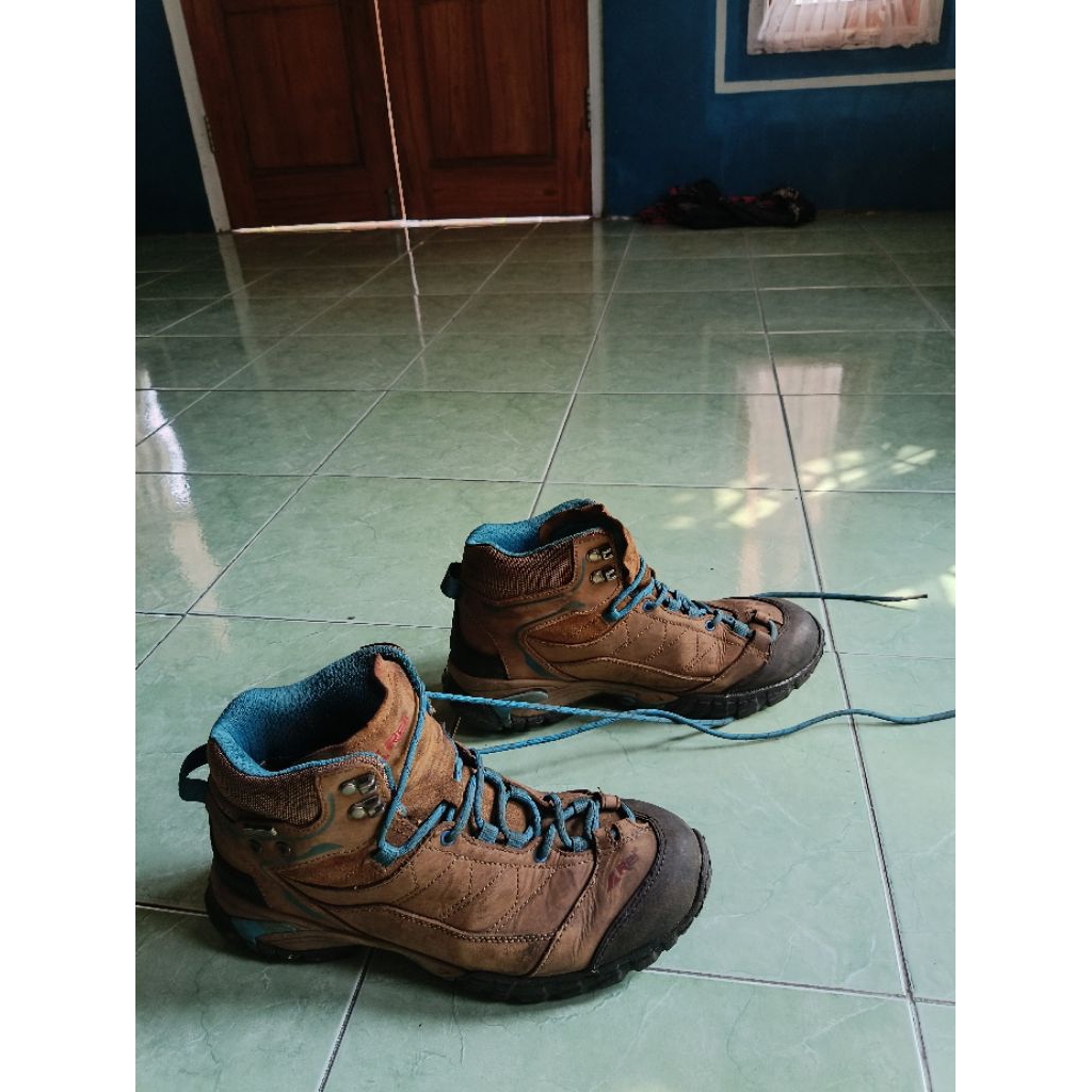 sepatu arei pendaki