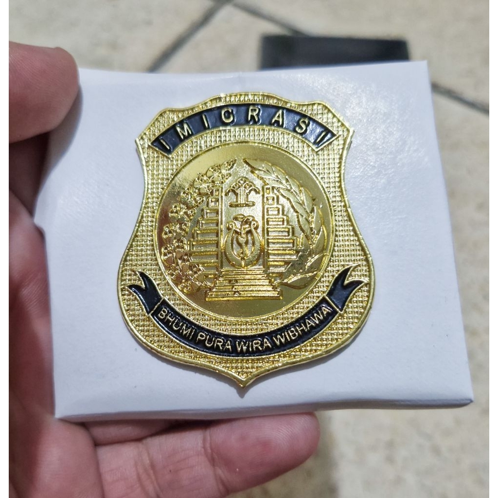 kewenangan imigrasi/pin imigrasi/lencana imigrasi premium