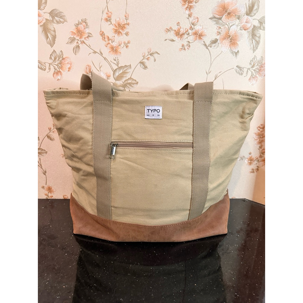 TAS TOTE JUMBO TYPO