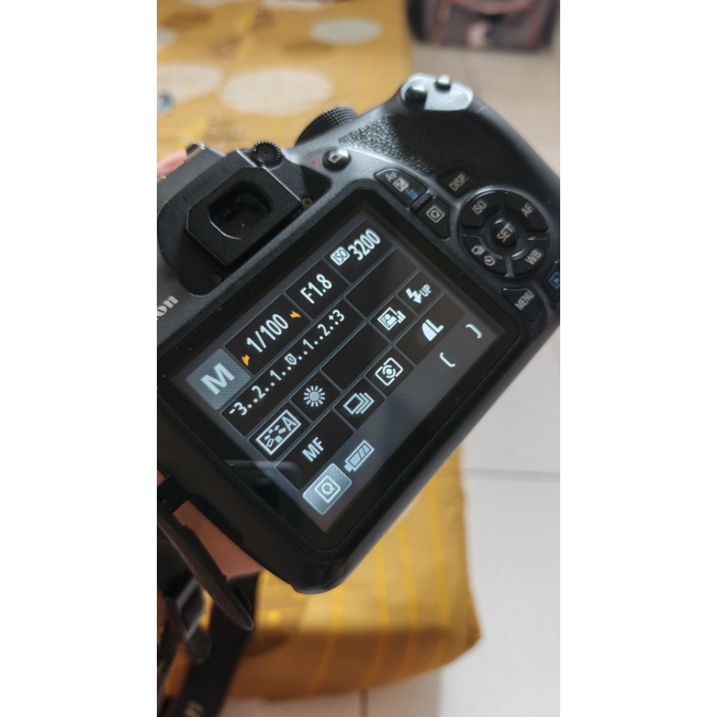 Canon 1200D + lensa Canon FIX STM 50mm