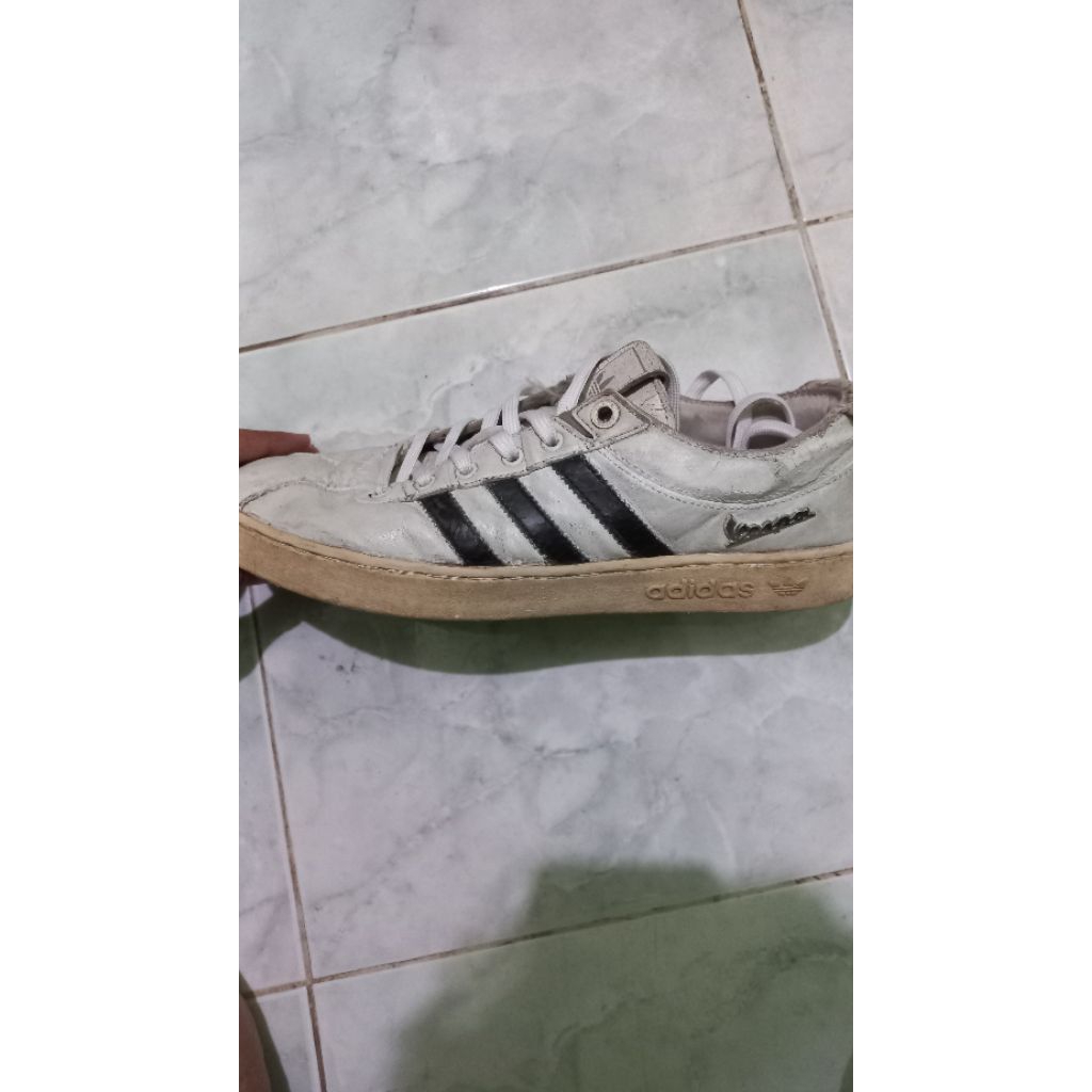 Sepatu Adidas Vespa
