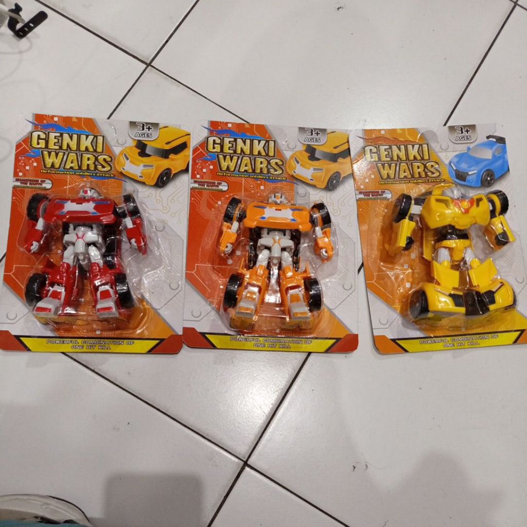 88198mainananak laki, robot yang bisa berubah jadi mobil, warna yg trendy, byk di sukai anak2