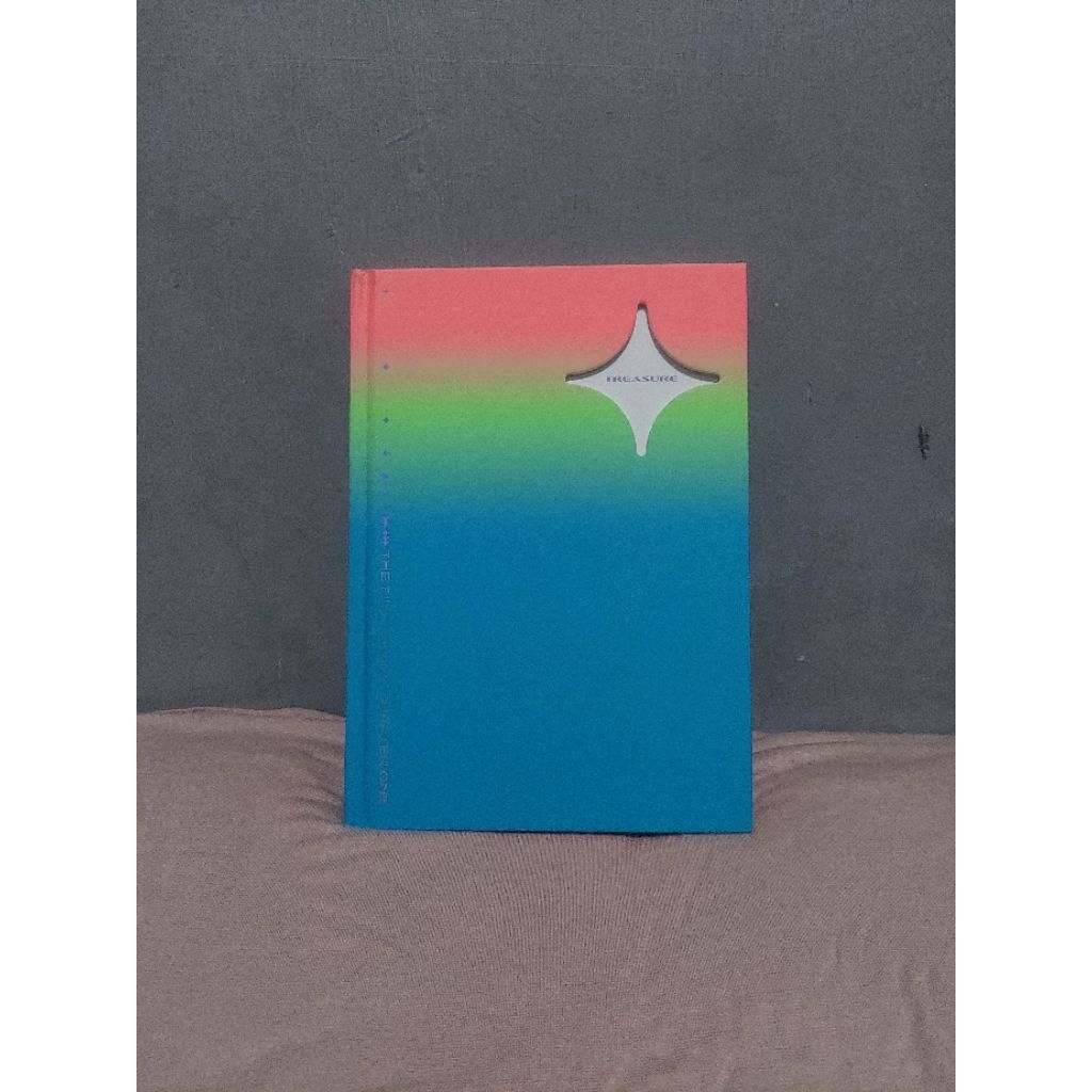 album treasure the first step : chapter 1 ,  chapter 2 versi black dan white unsealed