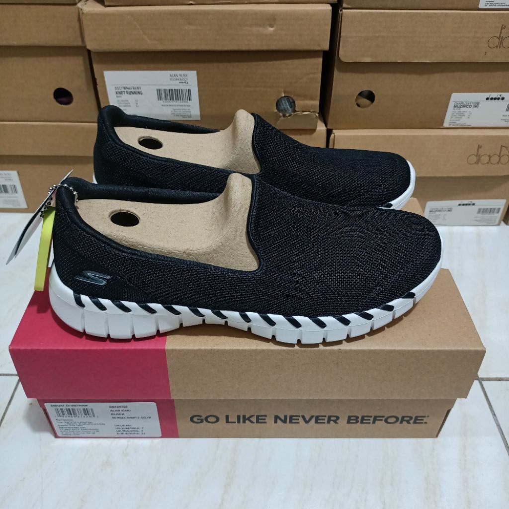 Skechers Go walk Smart ( Size :  39   )