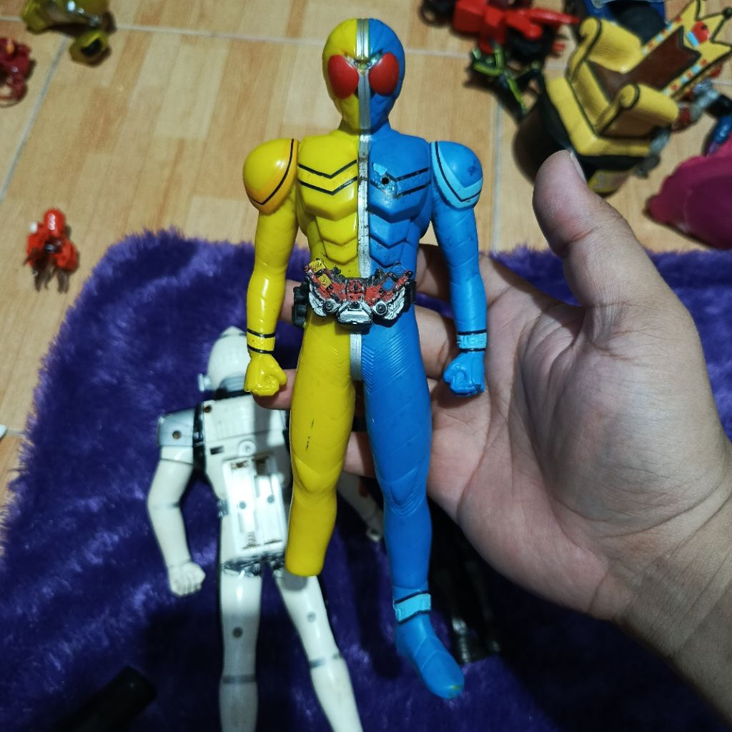 set junk kamen rider ( kamen rider w, kamen rider fourze dan kamen rider zeronos) original bandai