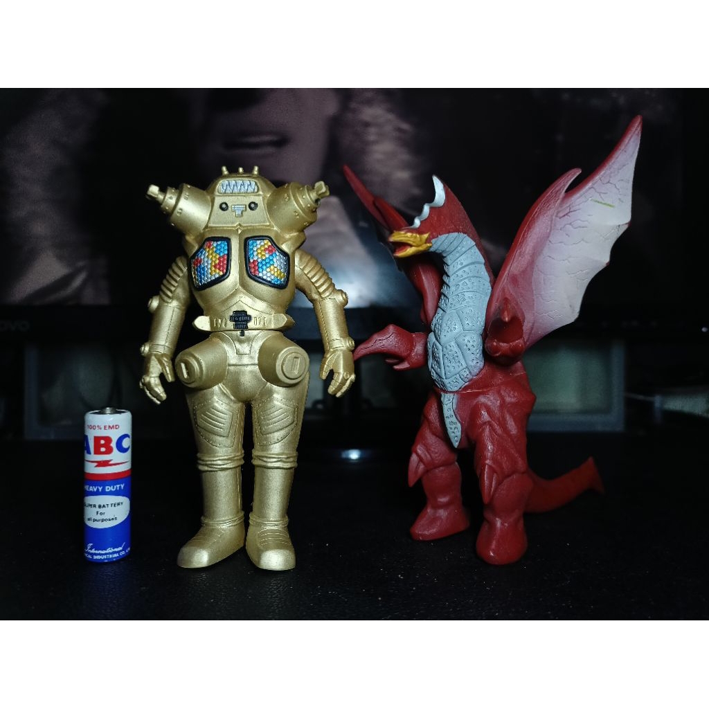 Ultra Monster sofubi + kaiju