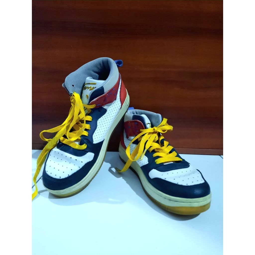 Preloved Sepatu Tommy Hilfiger size 37