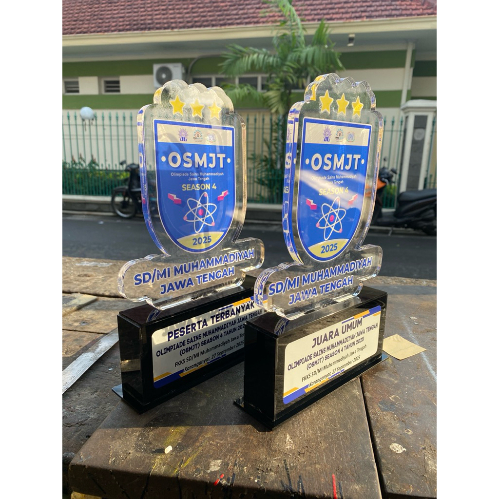 Vandel / piala akrilik tebal 1 cm