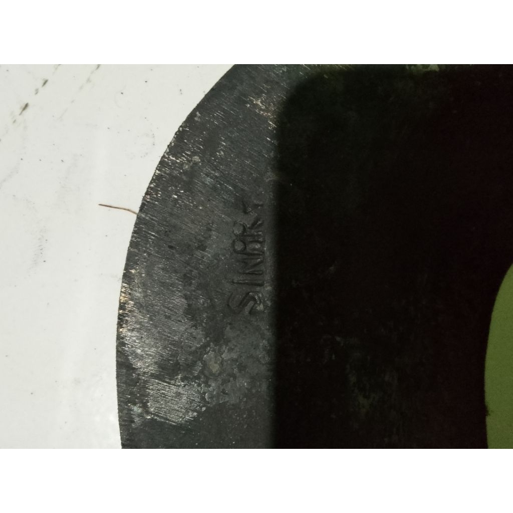 alat pemotong rumput/arit buntut merek sinar original full baja tanpa gagang.