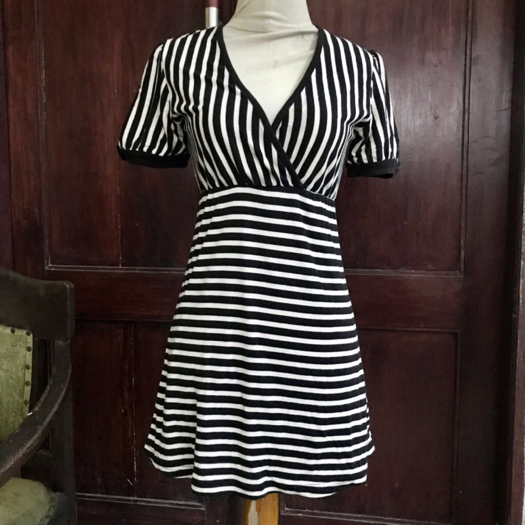 PRELOVED MAX MARA BABY DOLL MINI DRESS ATASAN GARIS HITAM PUTIH