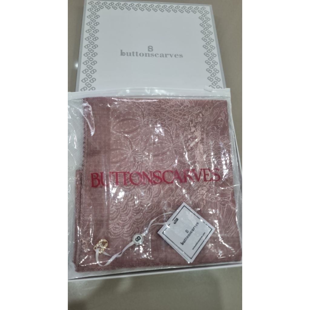 NEW as is Bora bora Horizon Buttonscarves