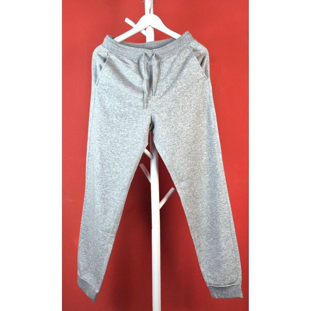 GU Celana Jogger Pria