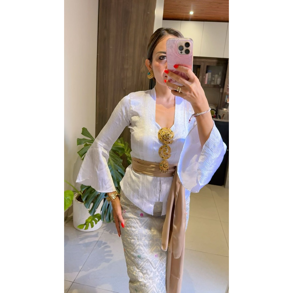 Kain material shiny crack original by Djuwita Kebaya