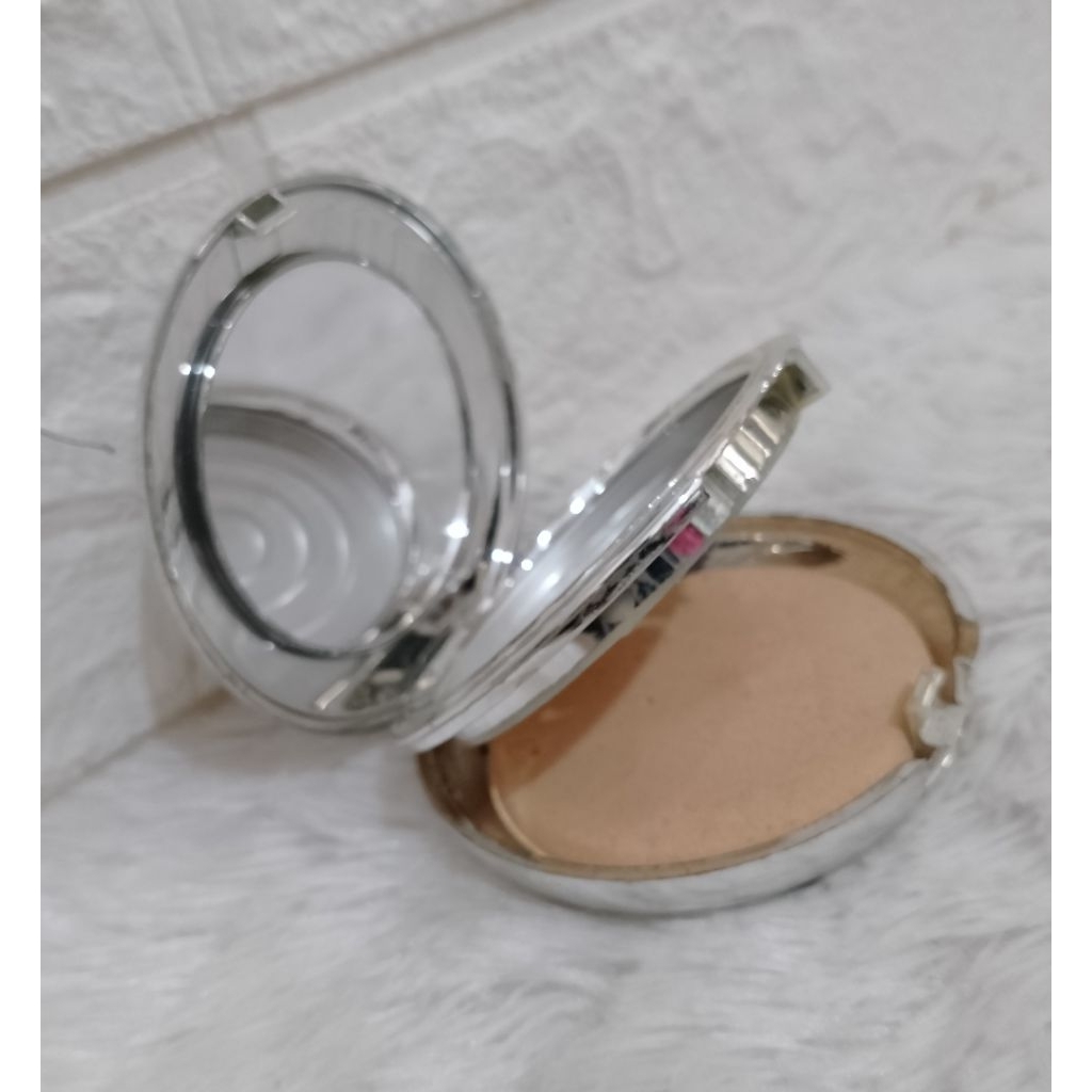 Pot Kosong Bekas Bedak Padat