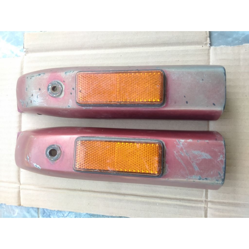 TUTUP SEKOK DEPAN RC100/RC80 cat merah original