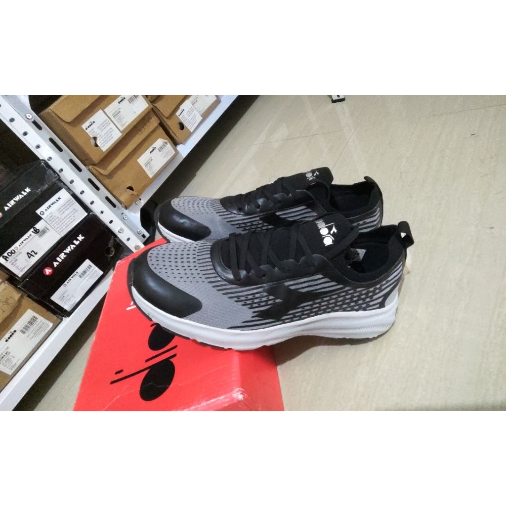 sepatu slip on Diadora SZ 43