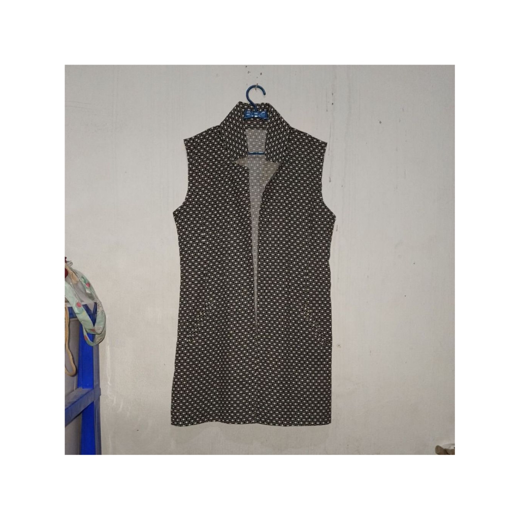 (Preloved Pribadi) Outer tanpa lengan kotak² kecil wanita