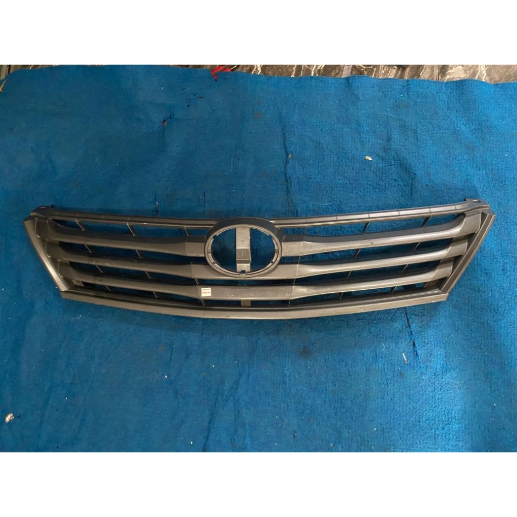 Gril grill lambang depan Toyota innova 2011 2012 2013 original