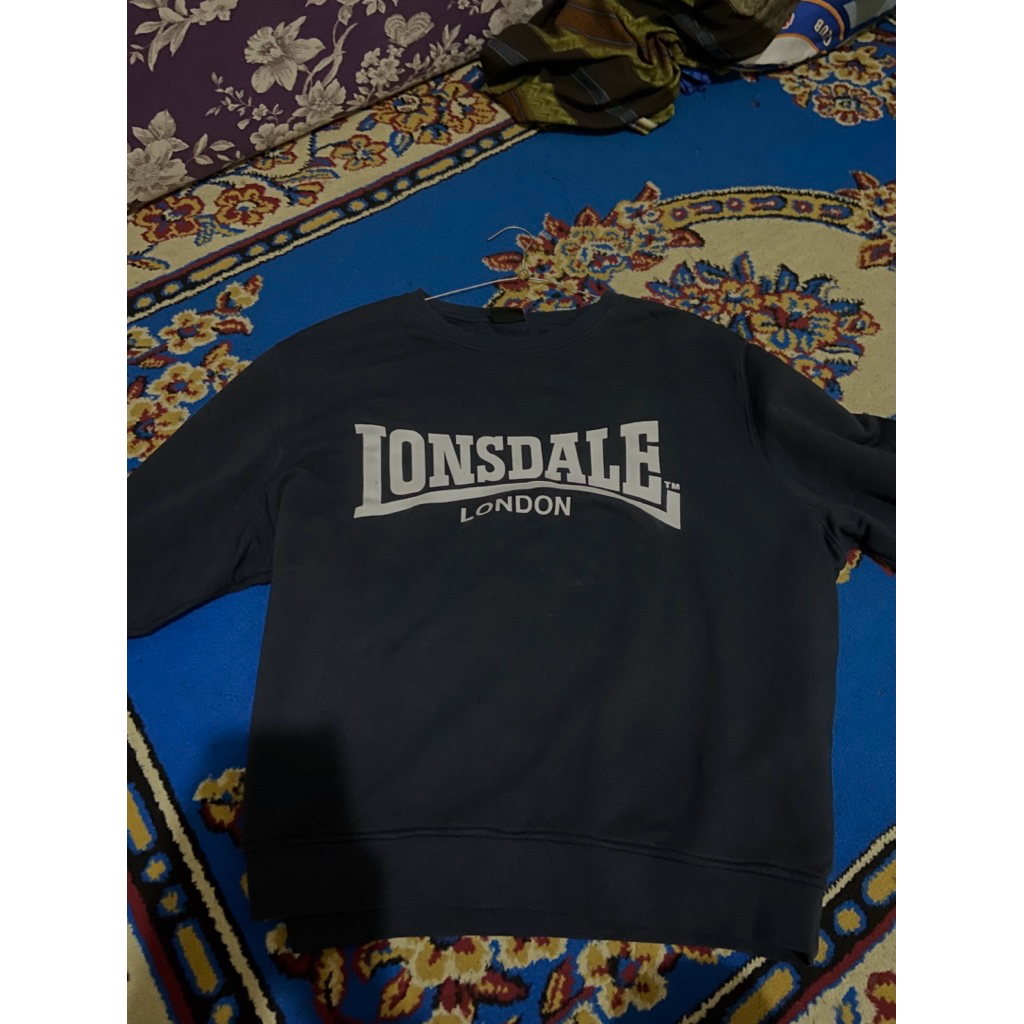 crewneck biru navy lonsdale