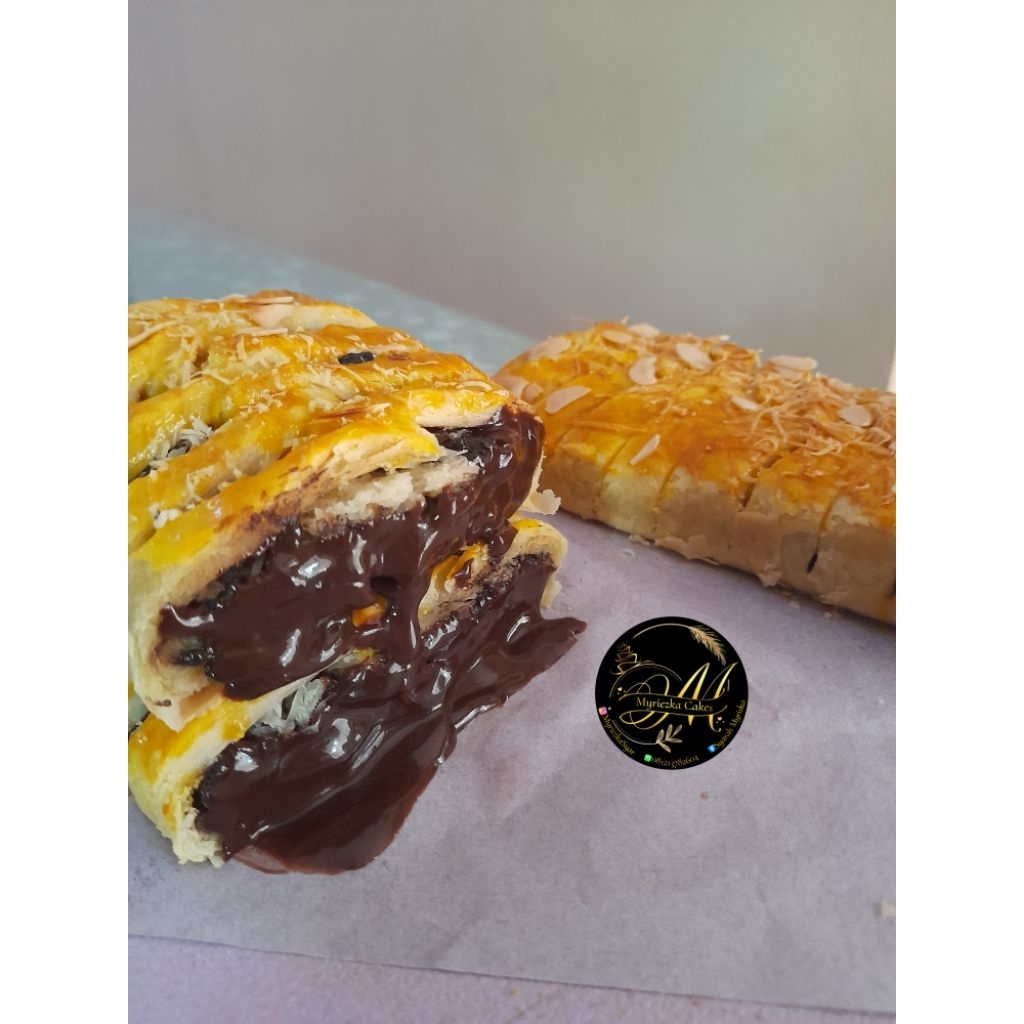 Chocban, Pastry Chocolate Banana Cheese
