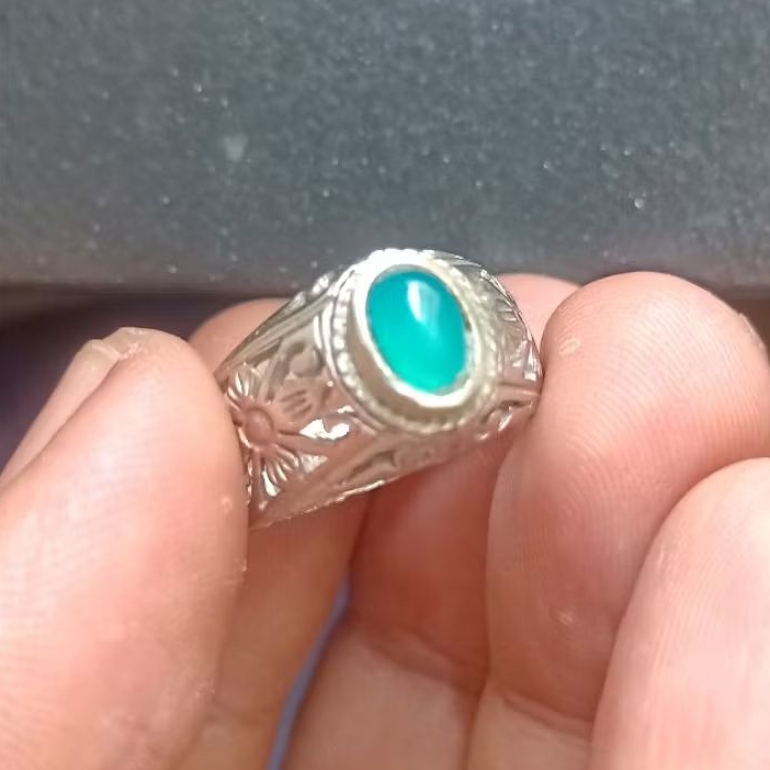Bacan Doko Kantoran Giwang